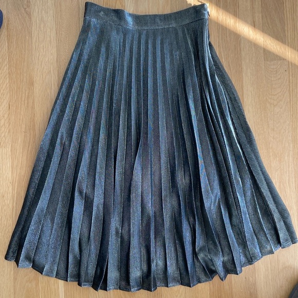 Blue Rain / Francesca,s NWT Silvery Gray Metallic Skirt - Picture 2 of 12